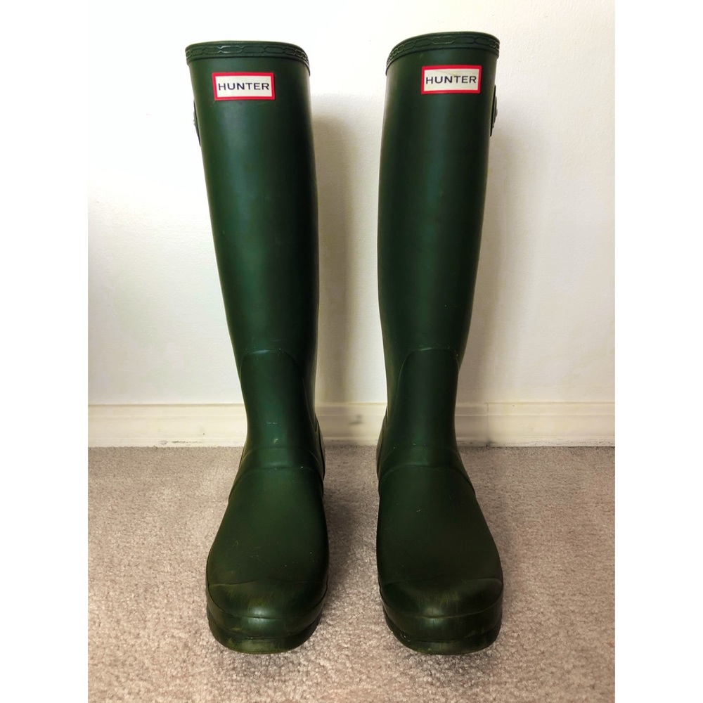 Tall green Hunter rain boots WITH boot socks!